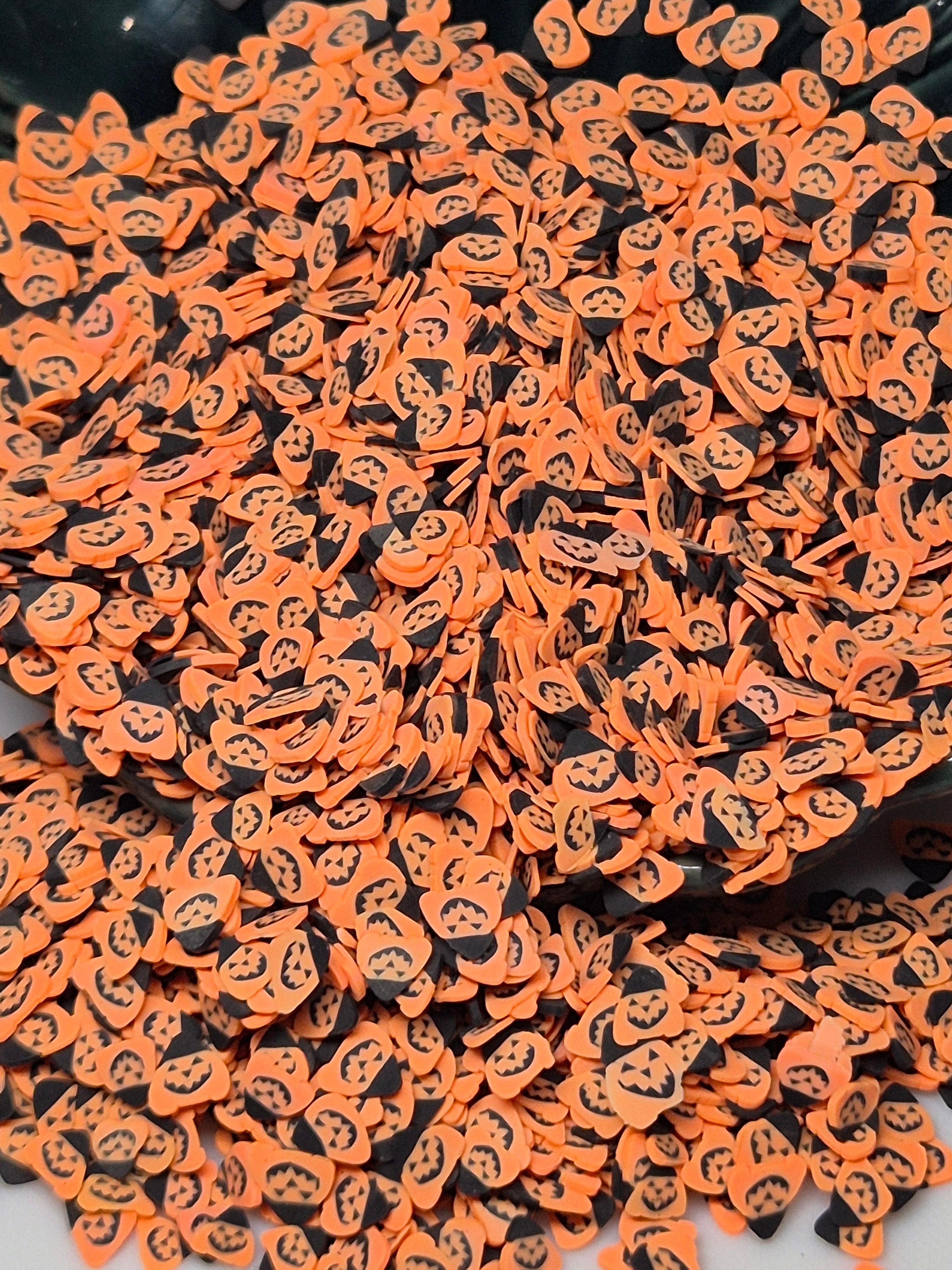 CLAY PIECES PUMPKIN WITH HAT