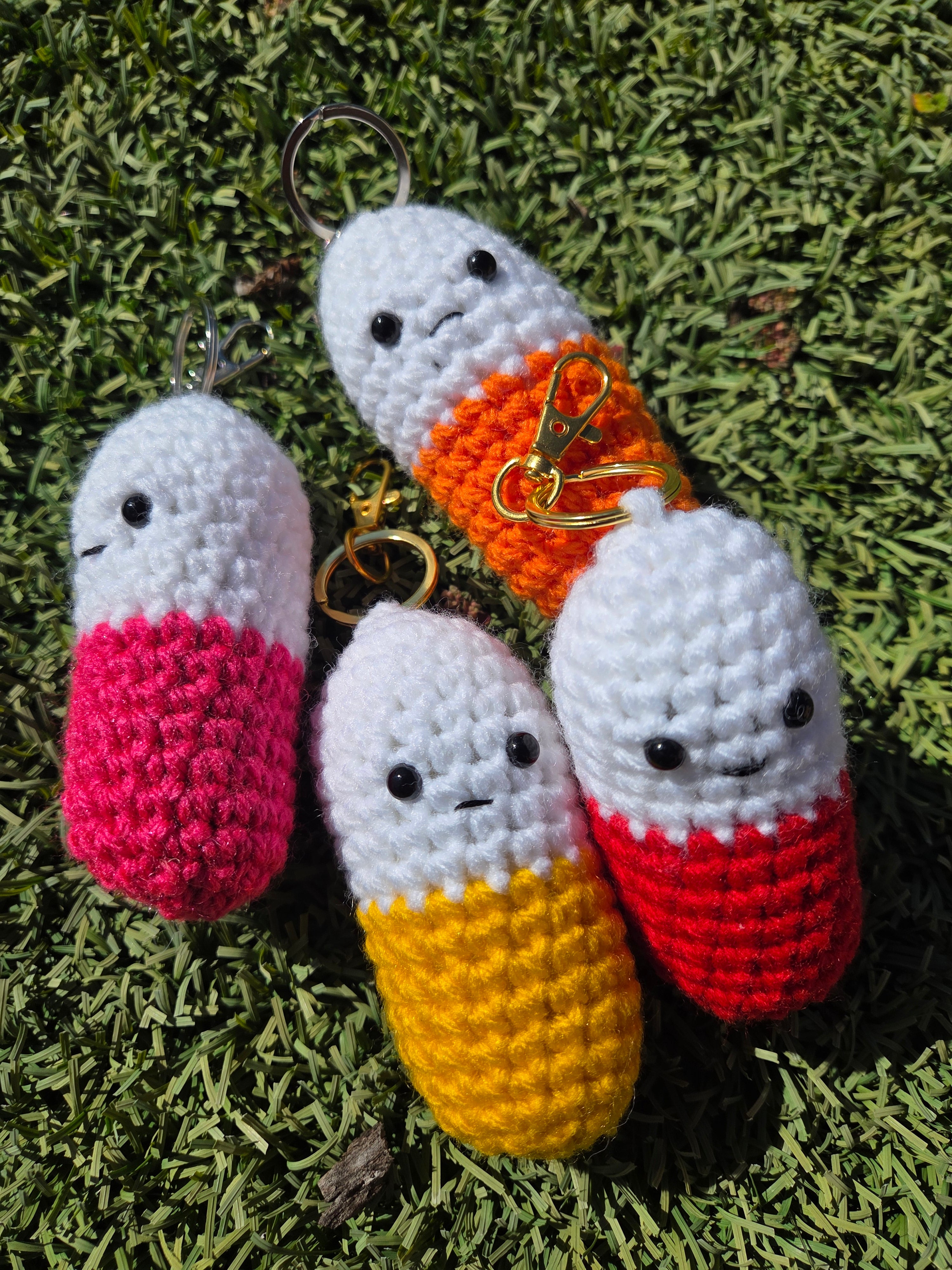 PILL KEYCHAIN CROCHET